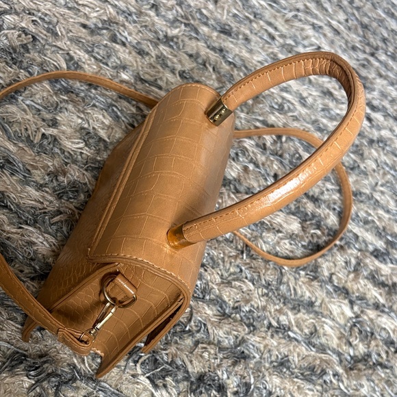 NWOT🤎Elegant Tan Versatile Handbag/Shoulder bag🤎 - Picture 11 of 11